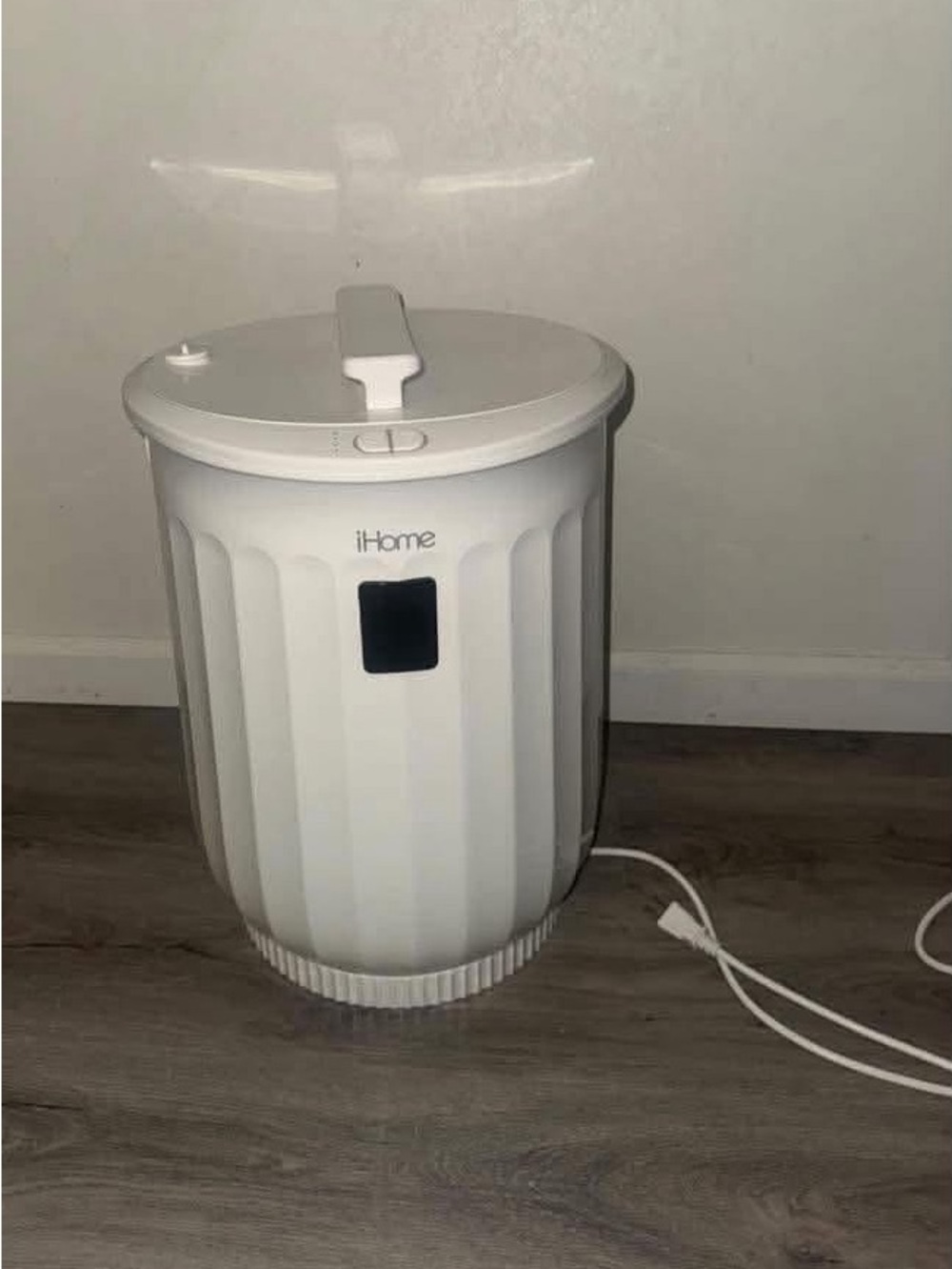 iHome White towel warmer